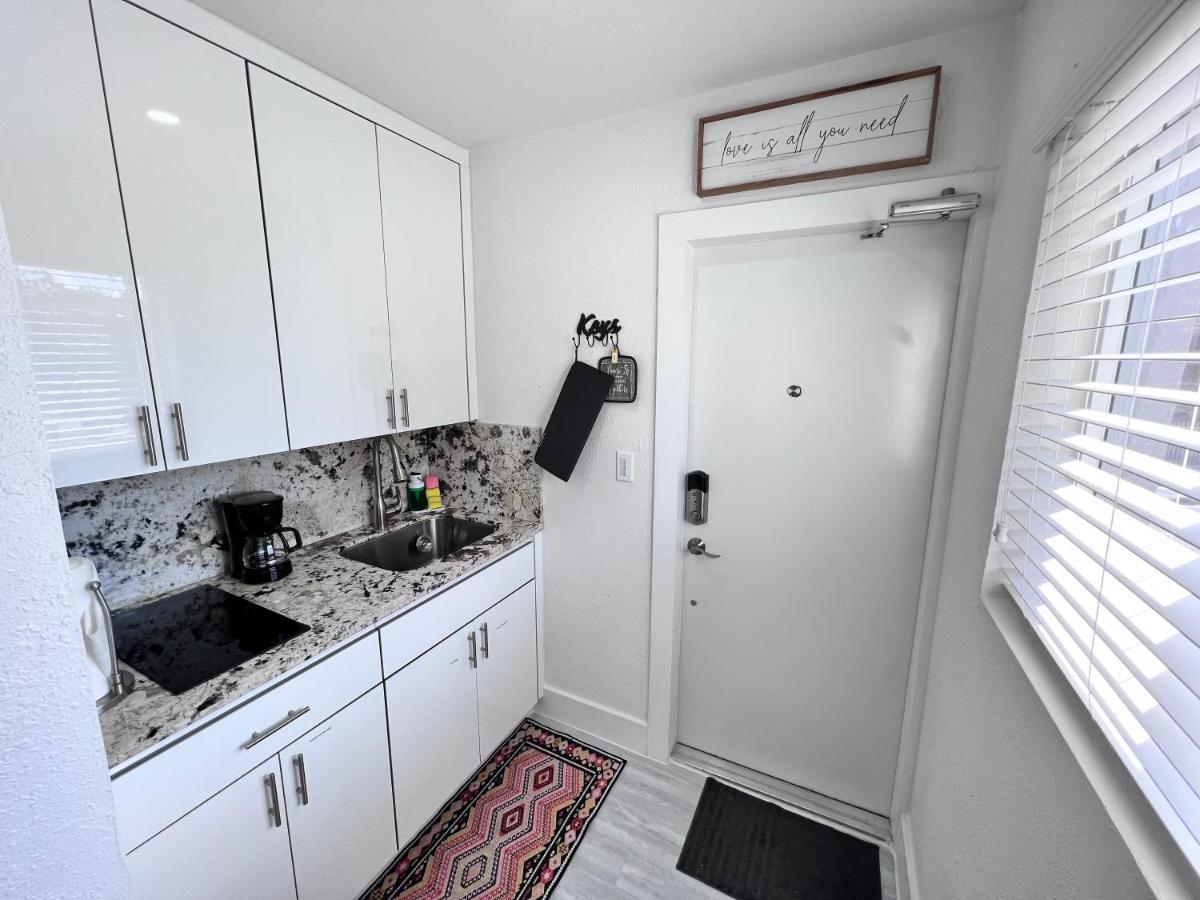 Stylish Studio Apartment By Miami International Airport Exterior foto